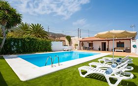 Private House With Pool & Garden